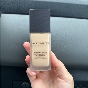 Laura Mercier Flawless Fusion Longwear Foundation in Beige 2N1.5